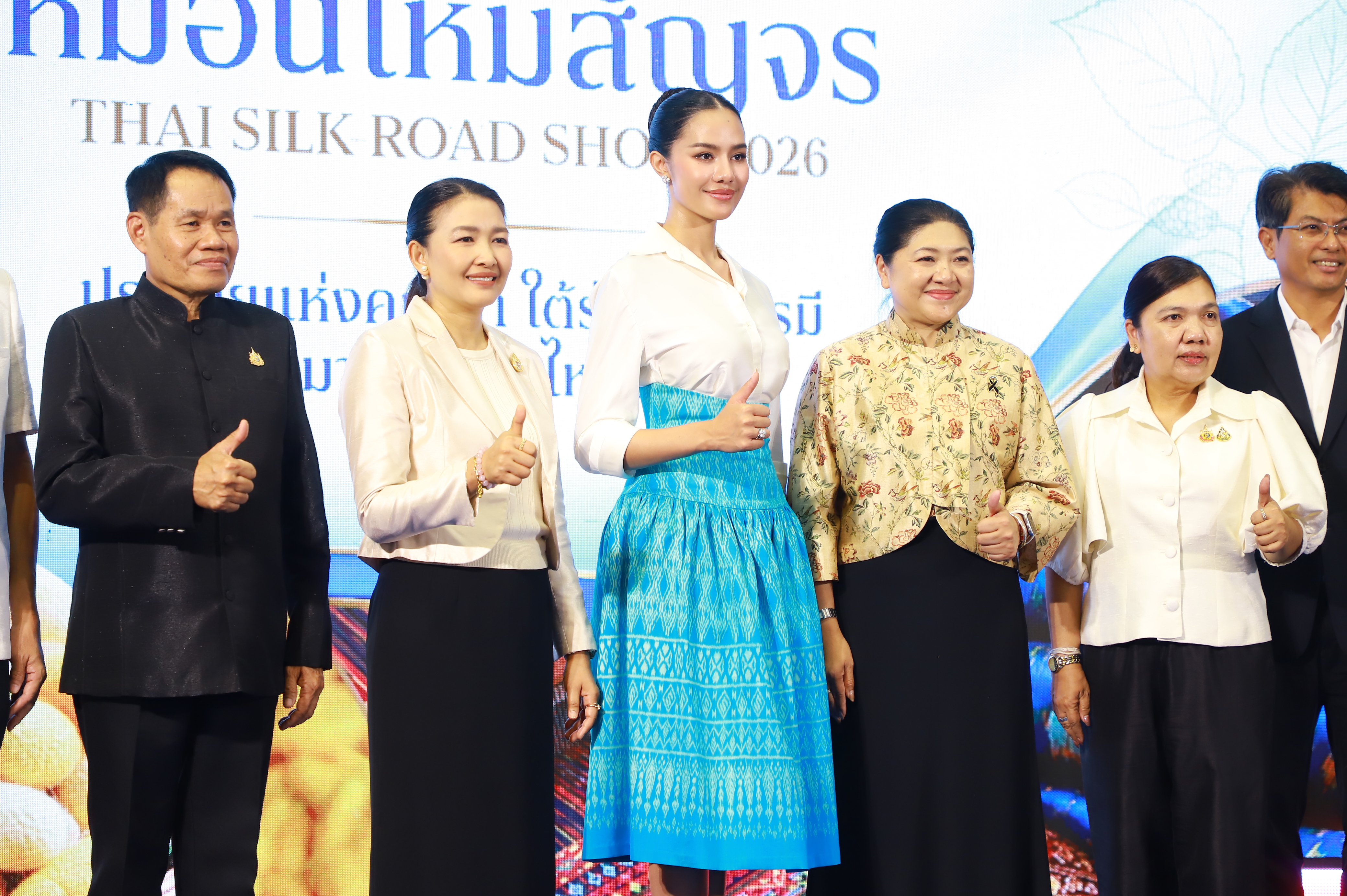 title - ส.ป.ก. ร่วมพิธีเปิดงานหม่อนไหมสัญจร ณ กรุงเทพมหานครและจังหวัดนนทบุรี ครั้งที่ 1 ชูนโยบาย ตลาดนำการผลิต เพิ่มช่องทางจำหน่าย สร้างรายได้เกษตรกร